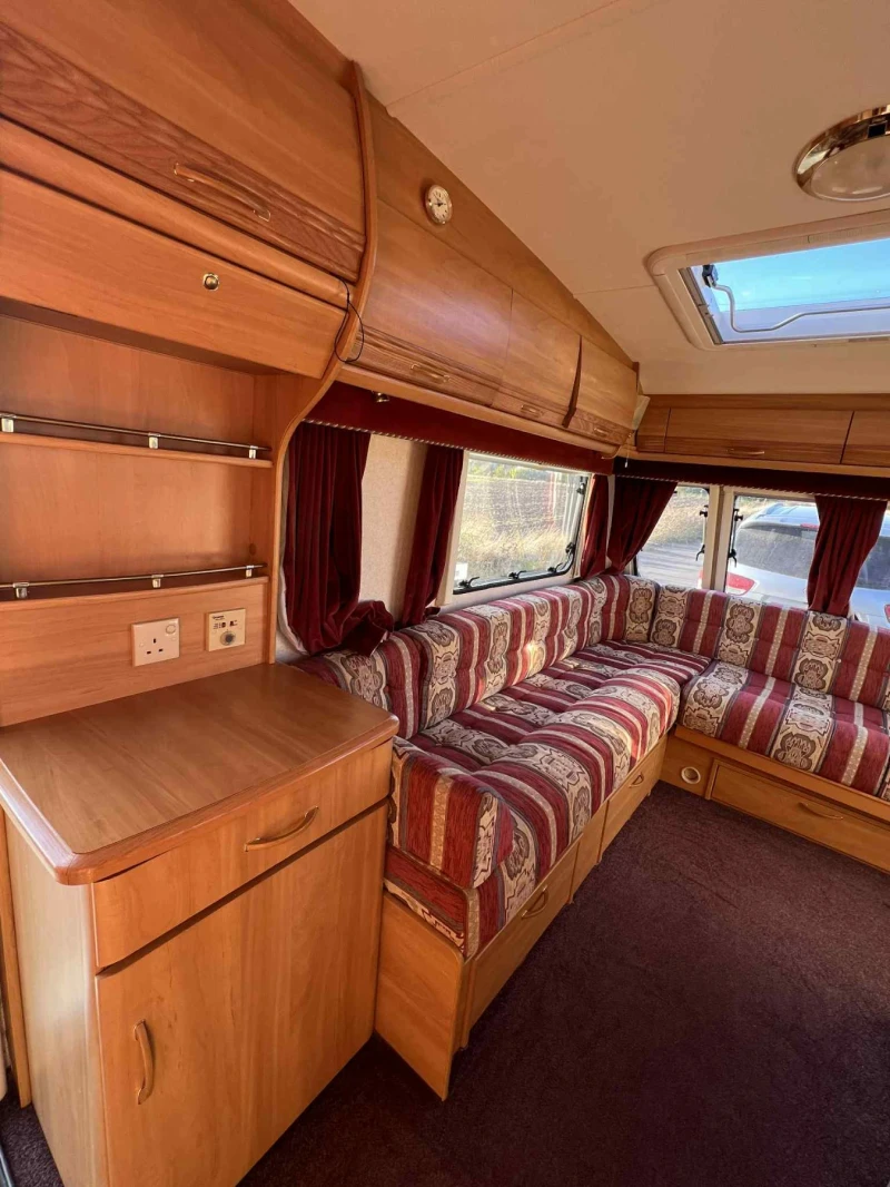 Каравана Swift Challenger, снимка 5 - Каравани и кемпери - 52181394