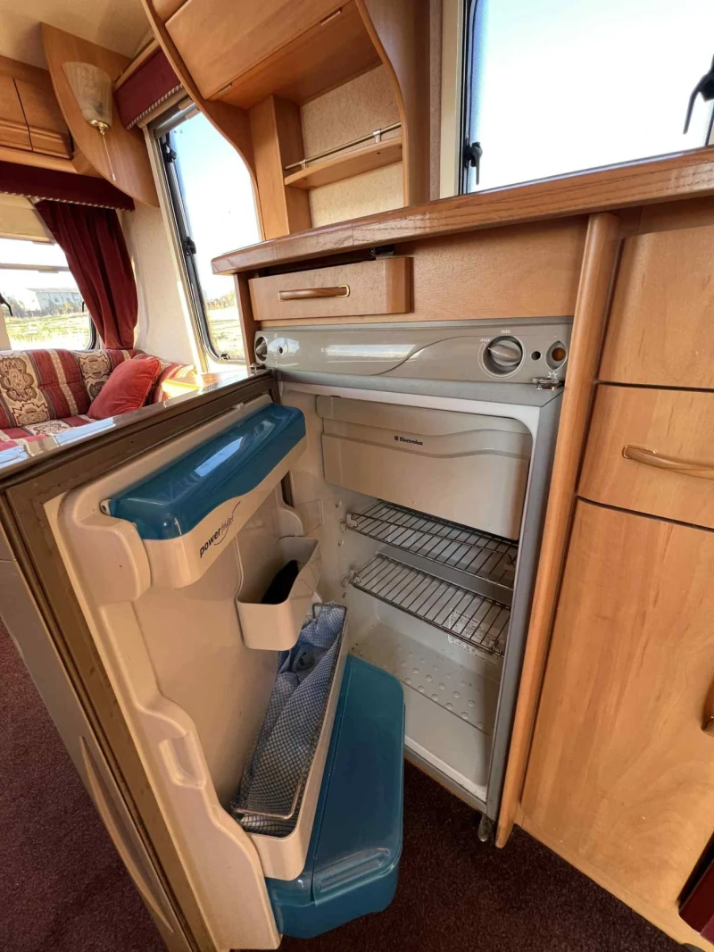 Каравана Swift Challenger, снимка 9 - Каравани и кемпери - 52181394