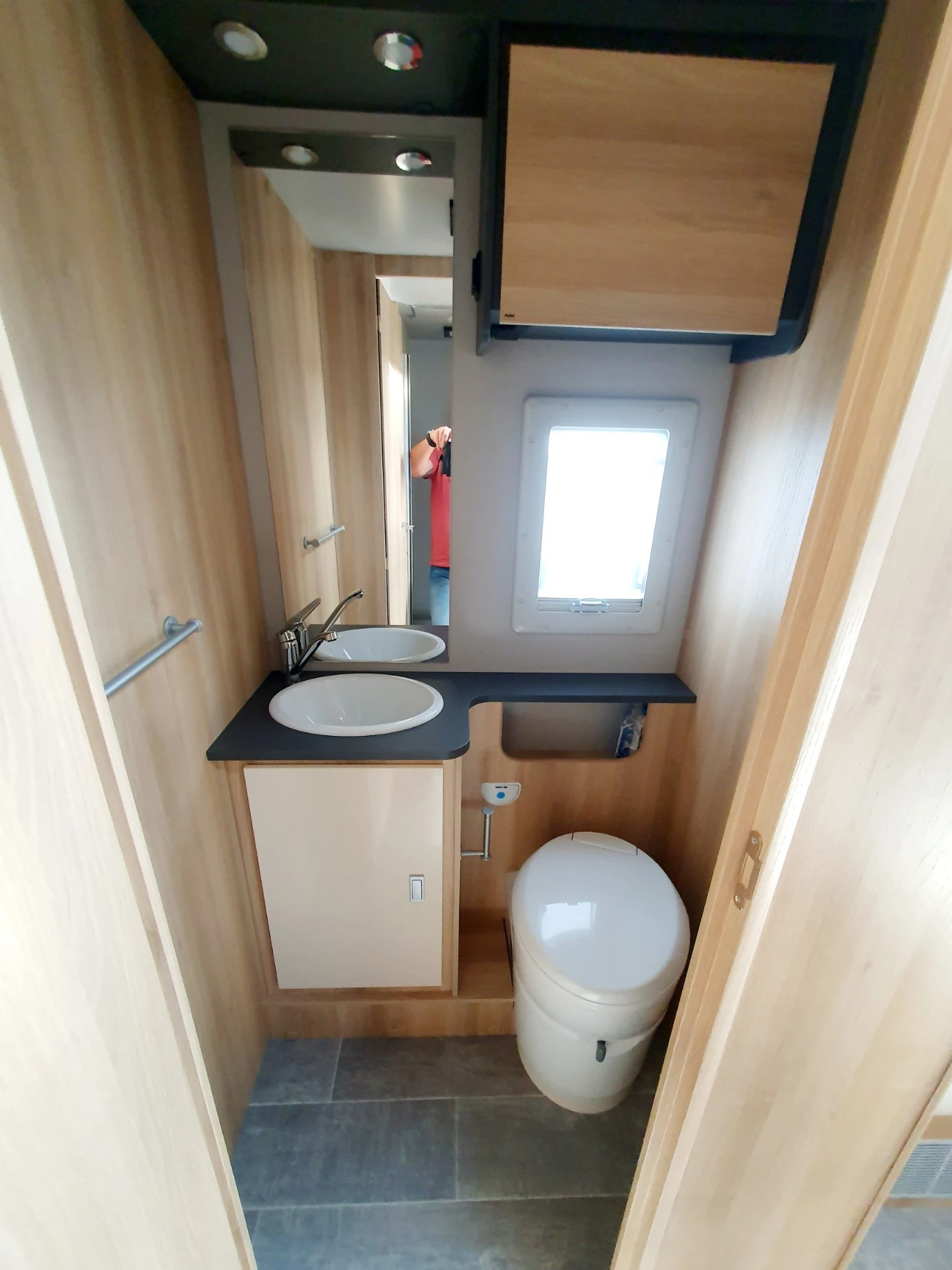 Кемпер ITINEO PS740* 6 МЕСТА* КЛИМАТИК* СОЛАР, снимка 9 - Каравани и кемпери - 54766501