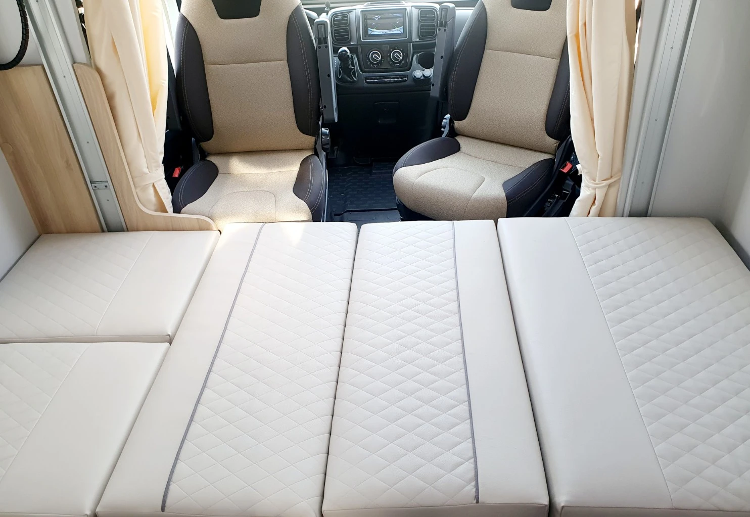 Кемпер ITINEO PS740* 6 МЕСТА* КЛИМАТИК* СОЛАР, снимка 3 - Каравани и кемпери - 54766501