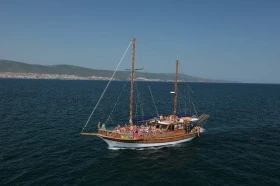 Моторна яхта Собствено производство, снимка 2