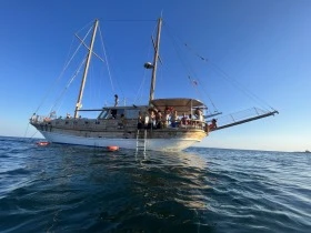 Моторна яхта Собствено производство, снимка 10 - Воден транспорт - 47516289