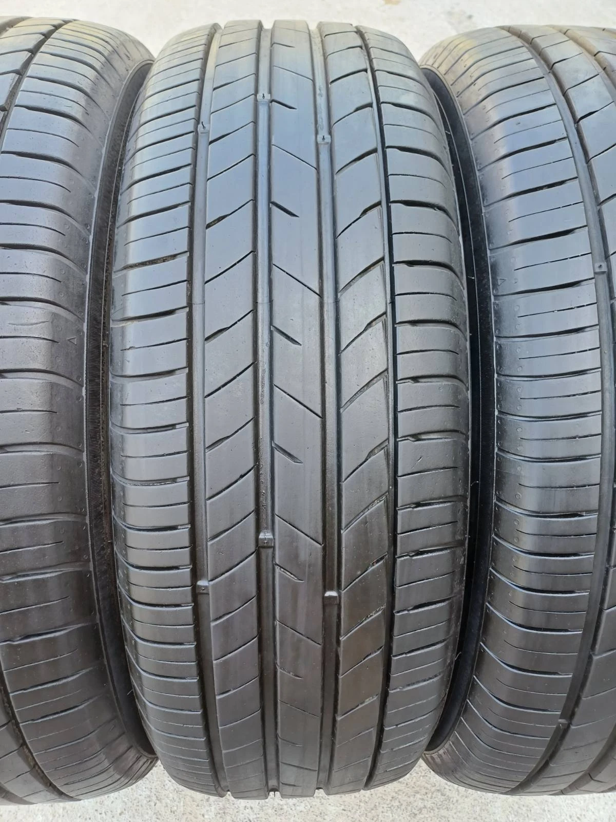 Гуми Летни 215/65R17, снимка 4 - Гуми и джанти - 55835729