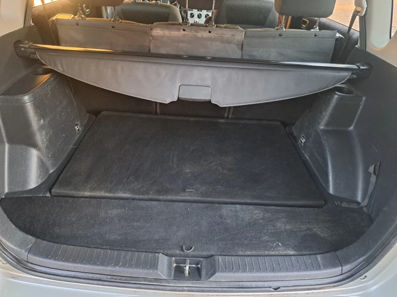 Toyota Corolla verso 2.2 d4d, снимка 8 - Автомобили и джипове - 52598791