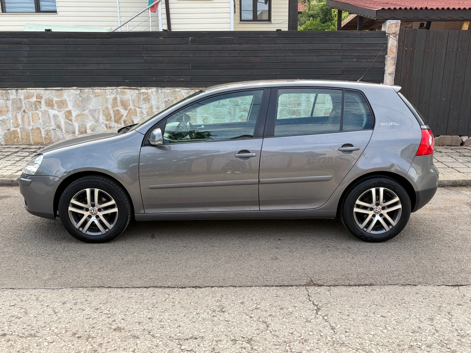 VW Golf 1.9TDI DSG Goal ОБСЛУЖЕН!, снимка 7 - Автомобили и джипове - 51621887