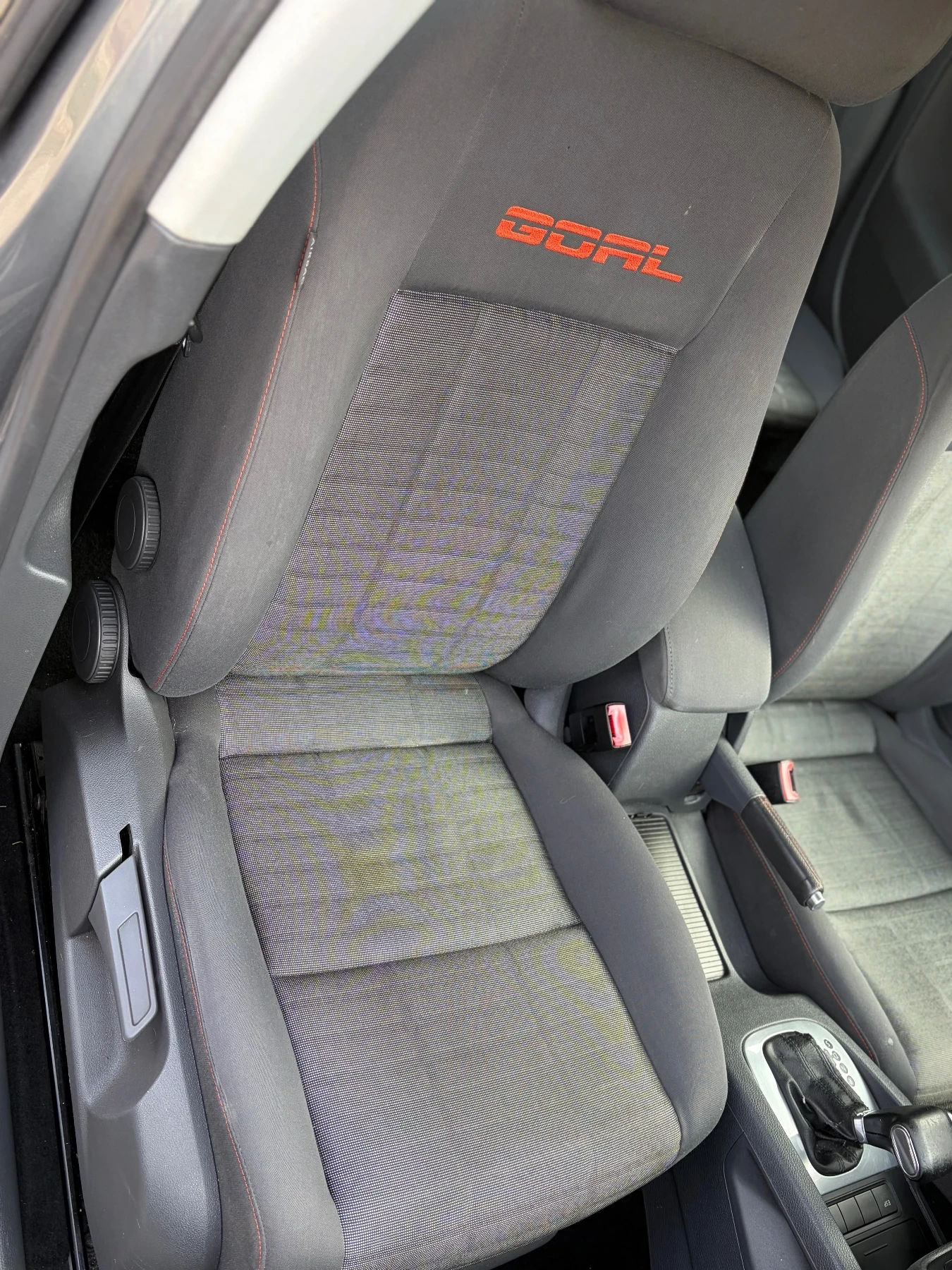 VW Golf 1.9TDI DSG Goal ОБСЛУЖЕН!, снимка 12 - Автомобили и джипове - 51621887