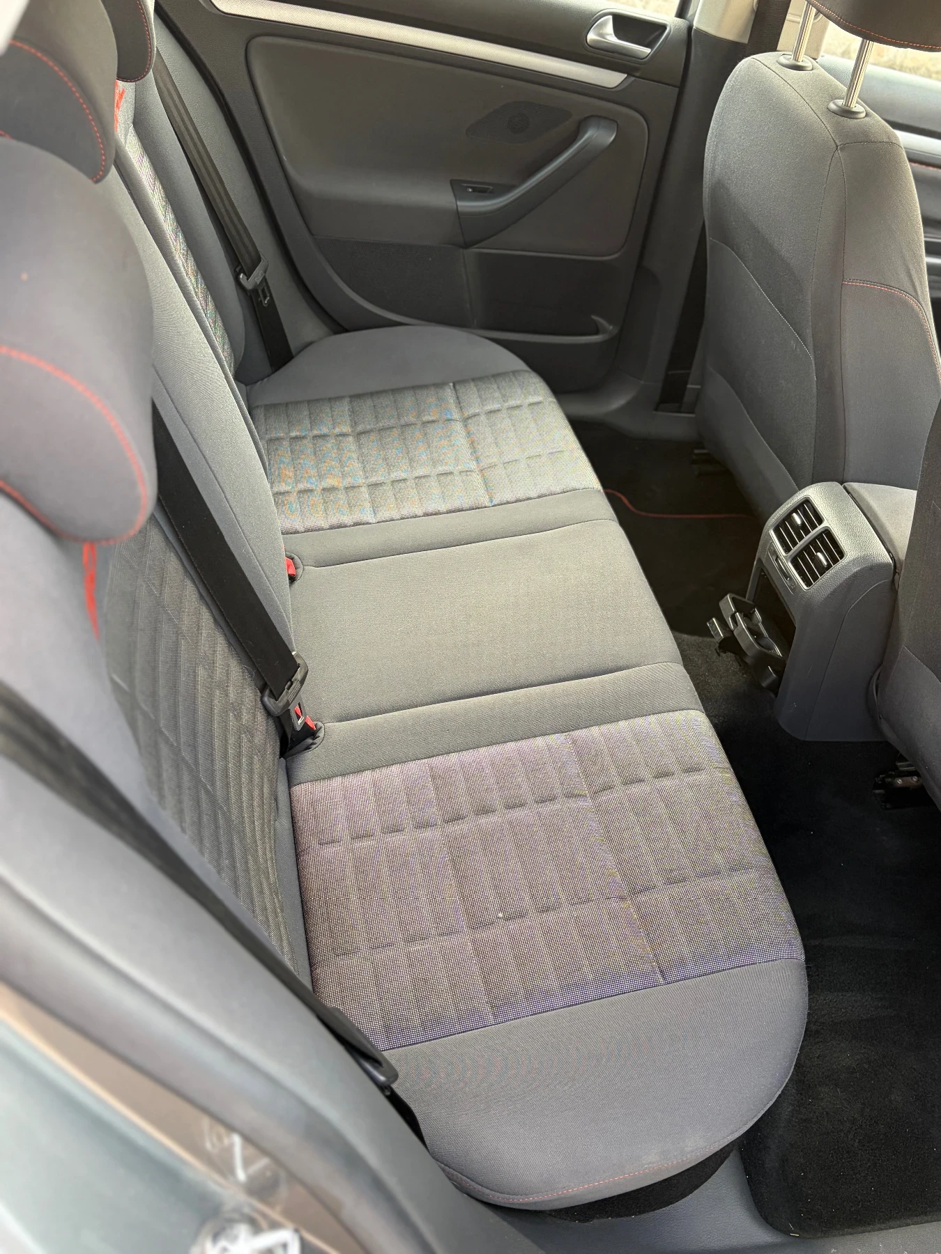 VW Golf 1.9TDI DSG Goal ОБСЛУЖЕН!, снимка 11 - Автомобили и джипове - 51621887