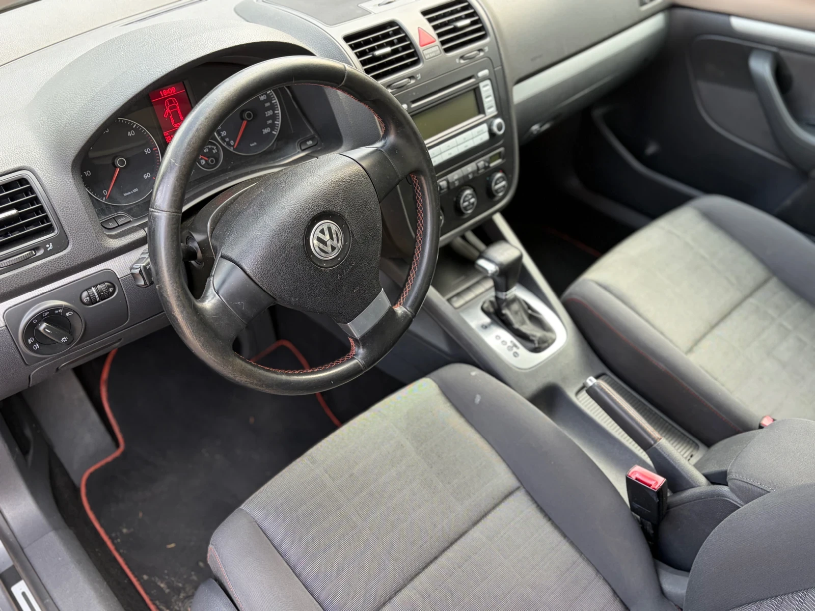 VW Golf 1.9TDI DSG Goal ОБСЛУЖЕН!, снимка 15 - Автомобили и джипове - 51621887