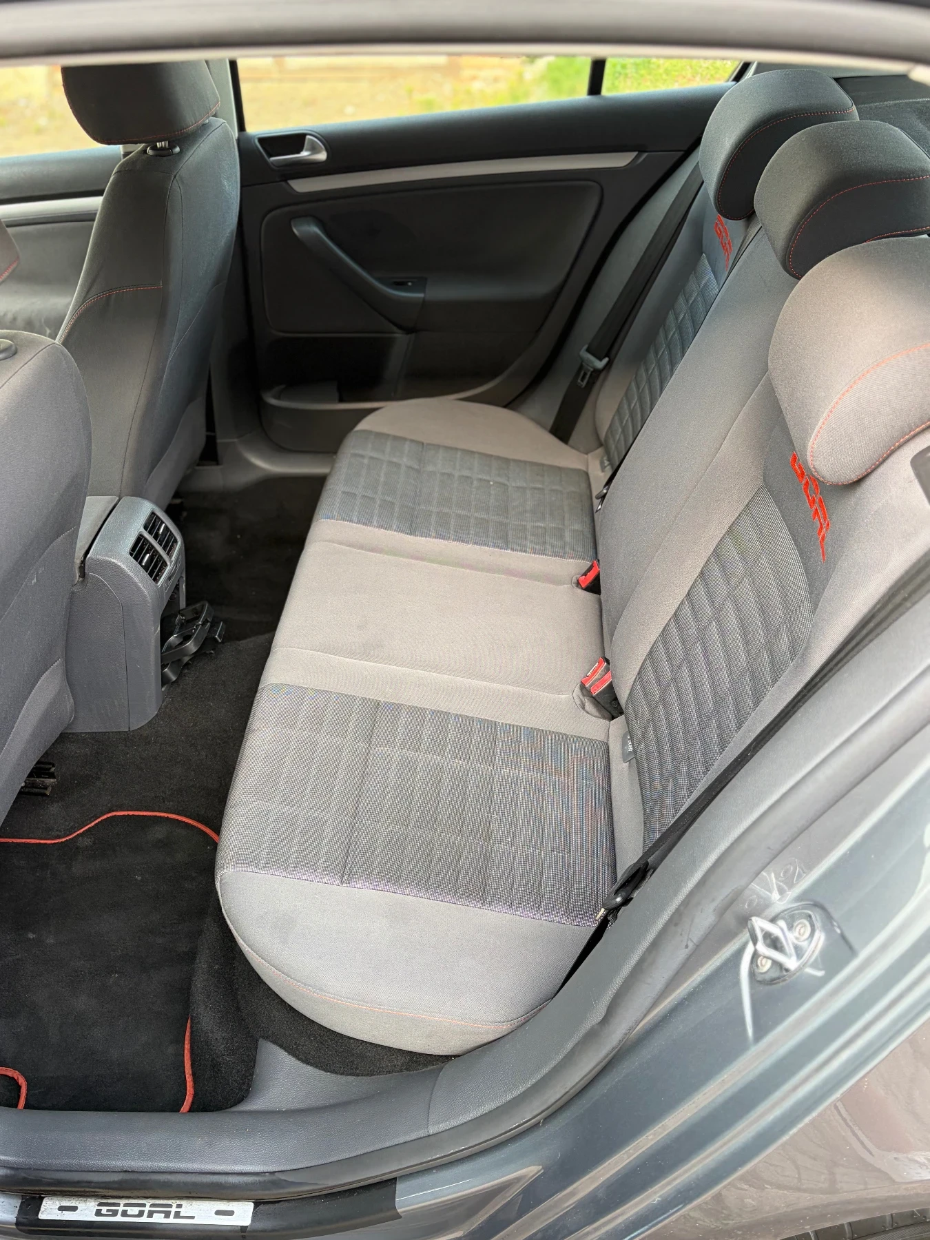 VW Golf 1.9TDI DSG Goal ОБСЛУЖЕН!, снимка 16 - Автомобили и джипове - 51621887