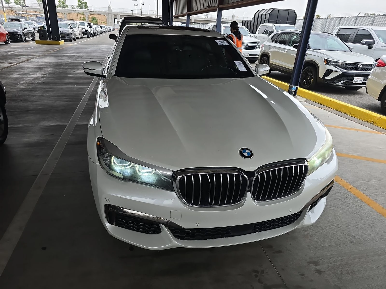 BMW 740 M PACK SHADOWLINE* HEAD UP* KEYLESS* КАМЕРА* АВТО  - изображение 2