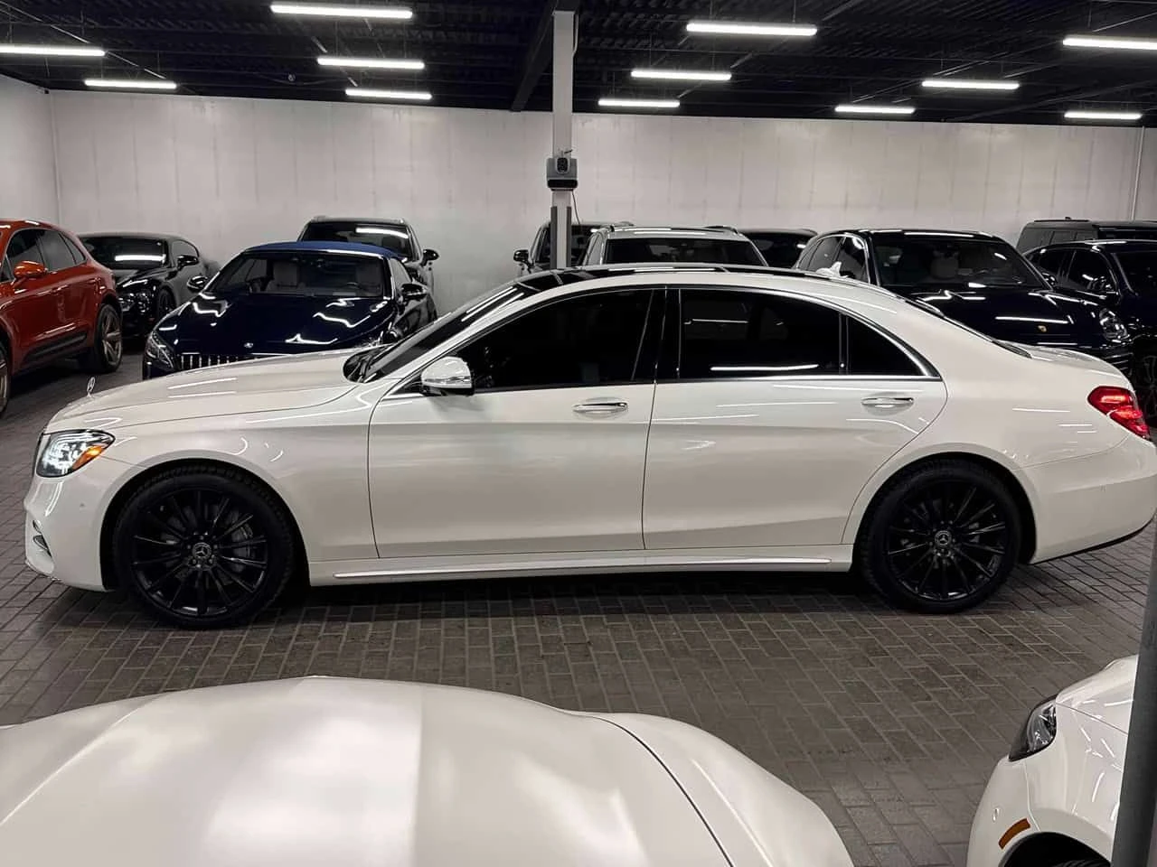 Mercedes-Benz S 560 CARFAX, снимка 2 - Автомобили и джипове - 53916752