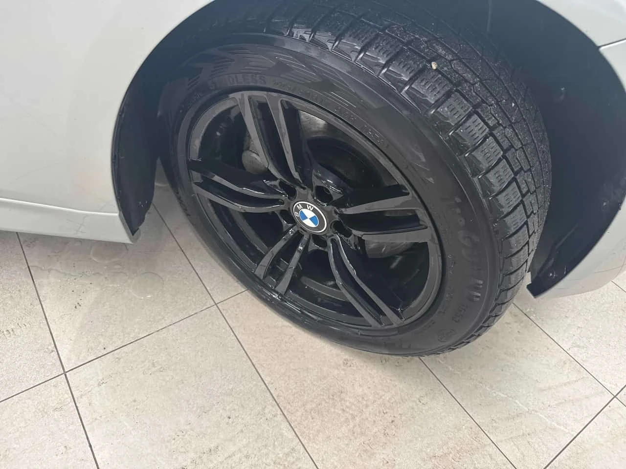 BMW 330 * xDrive * SAT * ПРЕДСТАВИТЕЛСТВО * ПОДГРЕВИ, снимка 9 - Автомобили и джипове - 53953316