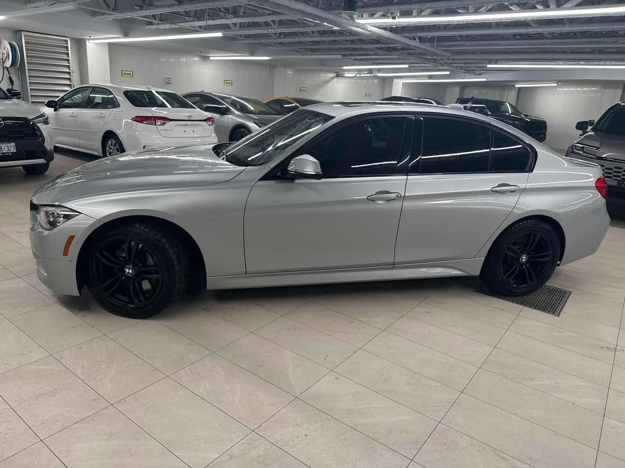 BMW 330 * xDrive * SAT * ПРЕДСТАВИТЕЛСТВО * ПОДГРЕВИ, снимка 2 - Автомобили и джипове - 53953316