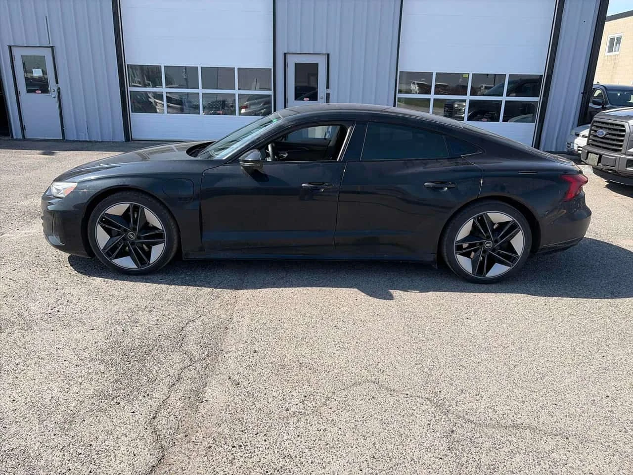 Audi E-Tron GT * quattro * ПРЕДСТАВИТЕЛСТВО * ОБДУХВАНЕ * NAVI, снимка 2 - Автомобили и джипове - 54352399