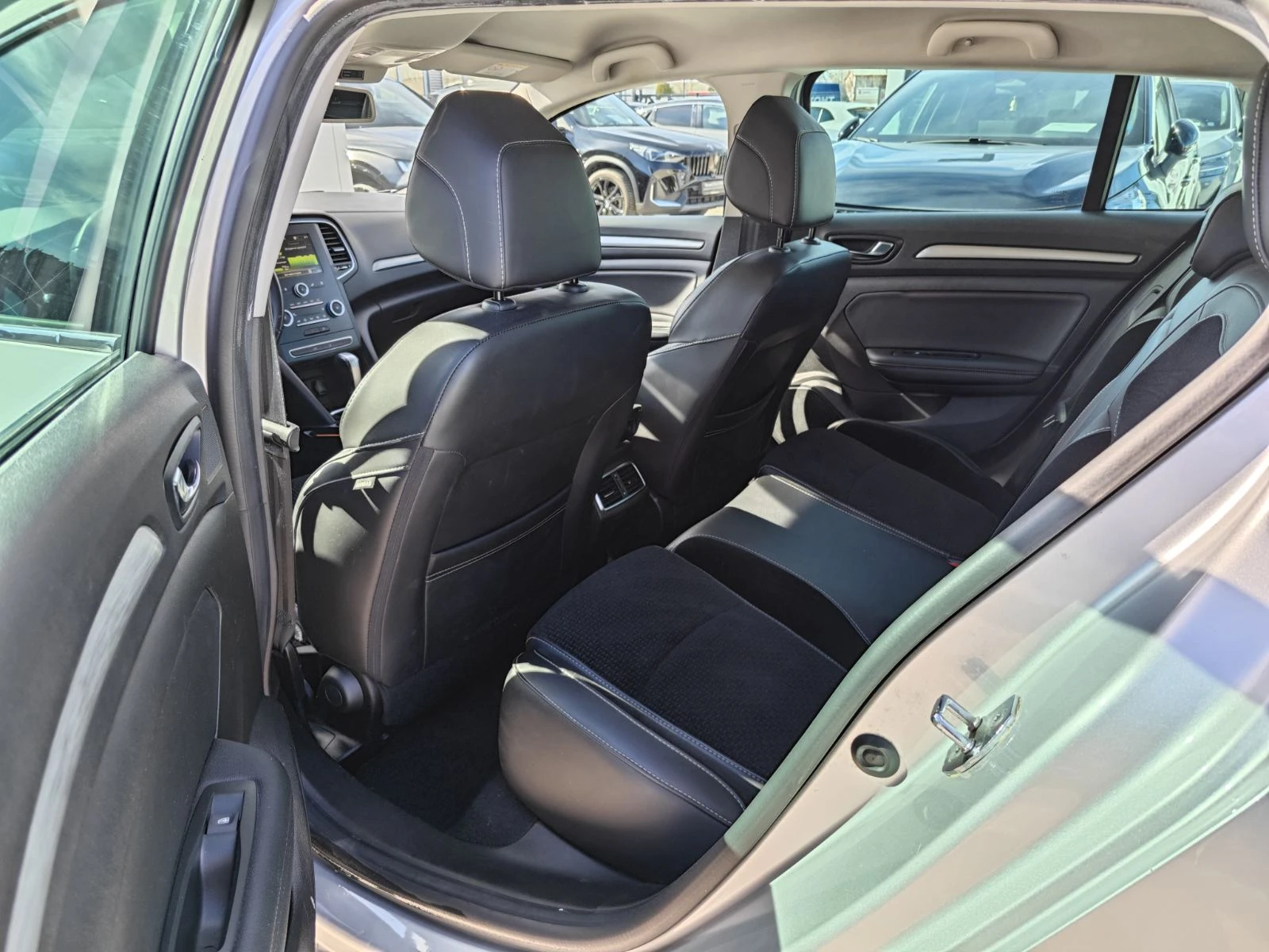 Renault Megane 1.3TCe/140k.c./Zen, снимка 5 - Автомобили и джипове - 54362927