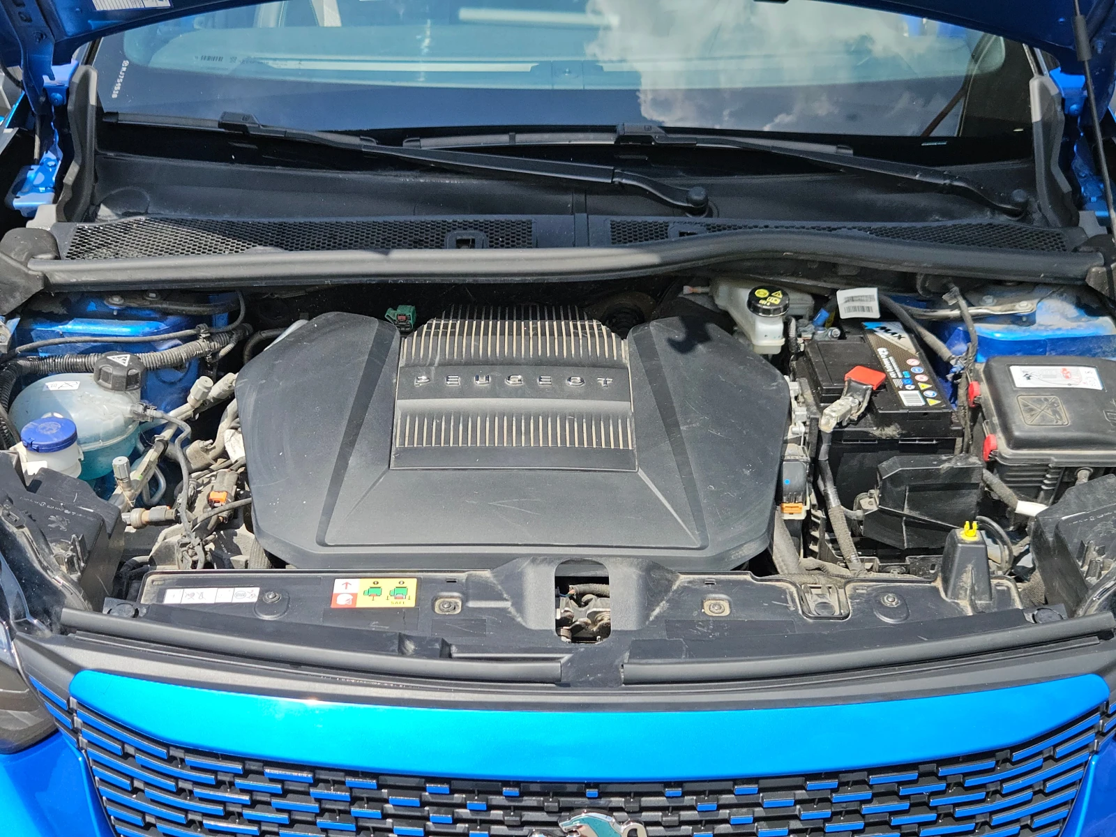 Peugeot 2008 GT Line/SOH 100%/99894км/KEYLESS/ДИСТРОНИК/ПОДГРЕВ, снимка 8 - Автомобили и джипове - 55121604