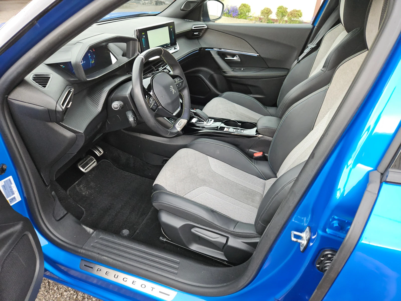 Peugeot 2008 GT Line/SOH 100%/99894км/KEYLESS/ДИСТРОНИК/ПОДГРЕВ, снимка 9 - Автомобили и джипове - 55121604