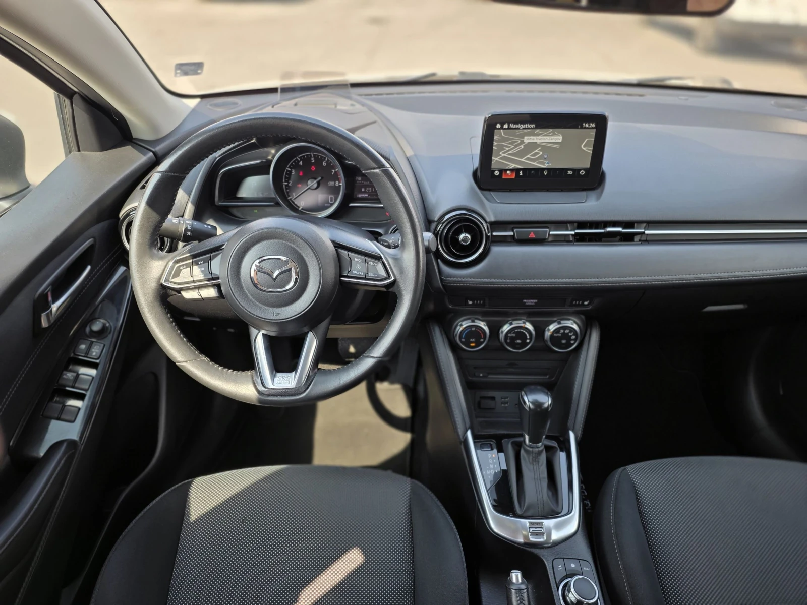 Mazda 2 1.5 skyactive automat, снимка 13 - Автомобили и джипове - 55148782