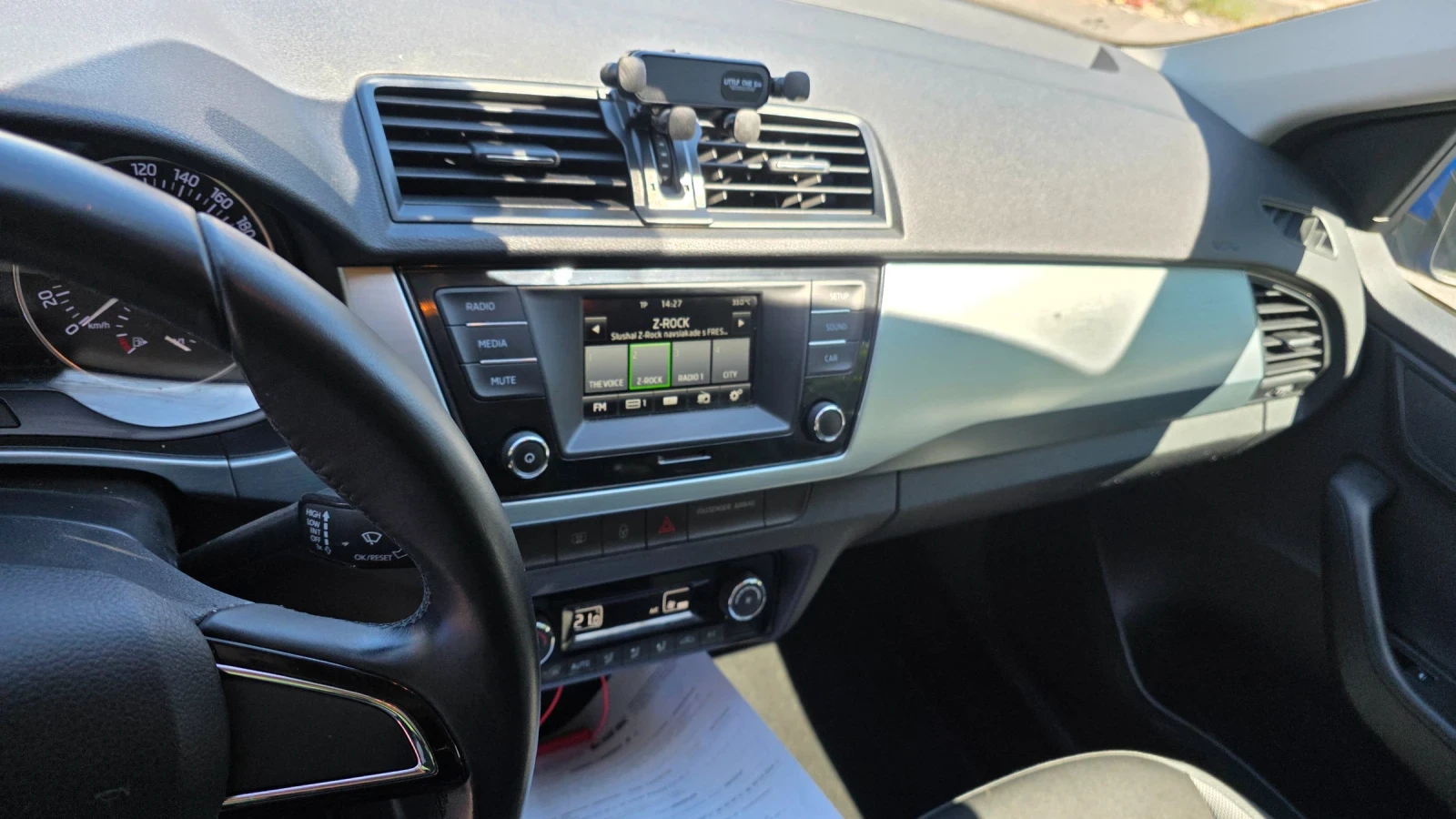 Skoda Fabia Хечбек, снимка 13 - Автомобили и джипове - 55543895