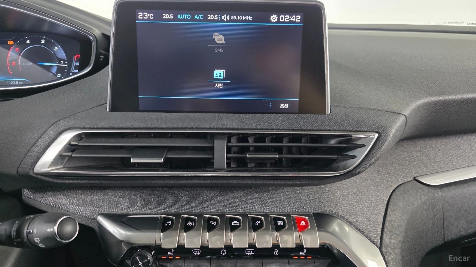 Peugeot 3008 GT LINE* ПАМЕТ* КАМЕРА* ПОДГРЕВ* КОЖА* ПАНОРАМА, снимка 14 - Автомобили и джипове - 55604327