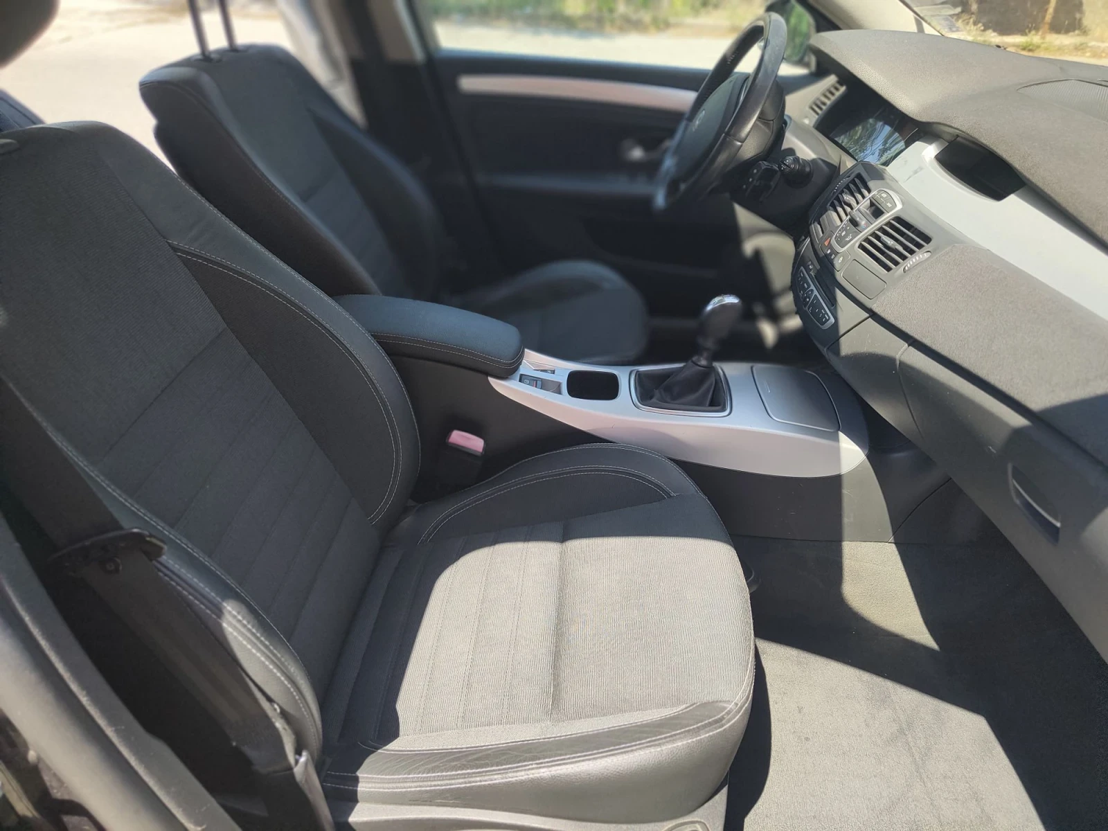 Renault Laguna, снимка 10 - Автомобили и джипове - 55641423