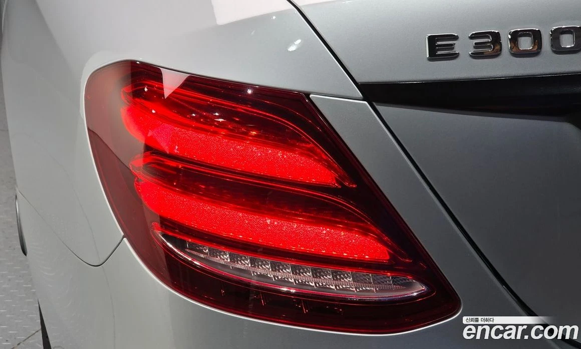 Mercedes-Benz E 300 E300 AMG Line, снимка 9 - Автомобили и джипове - 55697226