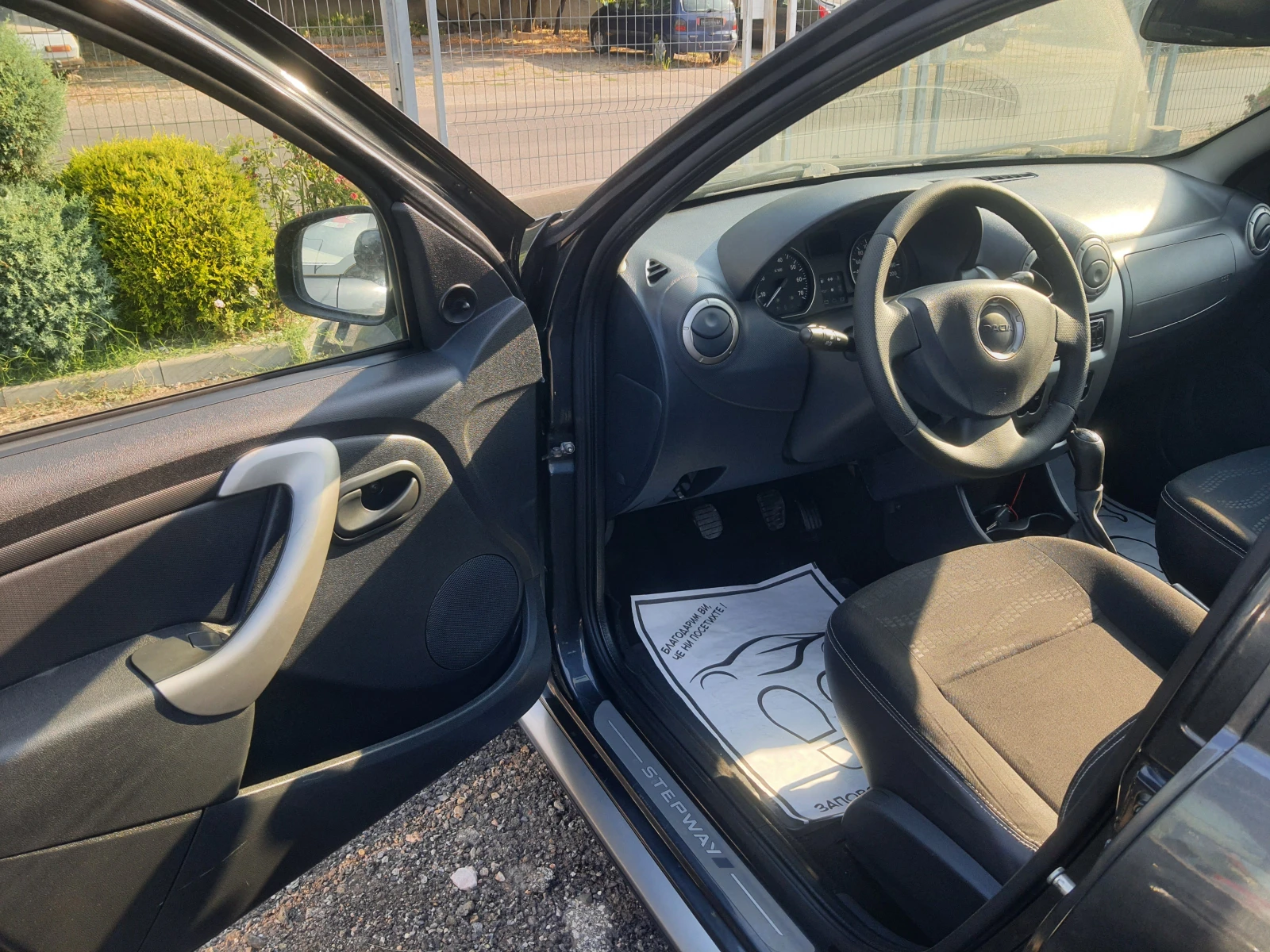 Dacia Sandero 1.6I-STEPWAY, снимка 9 - Автомобили и джипове - 55774352