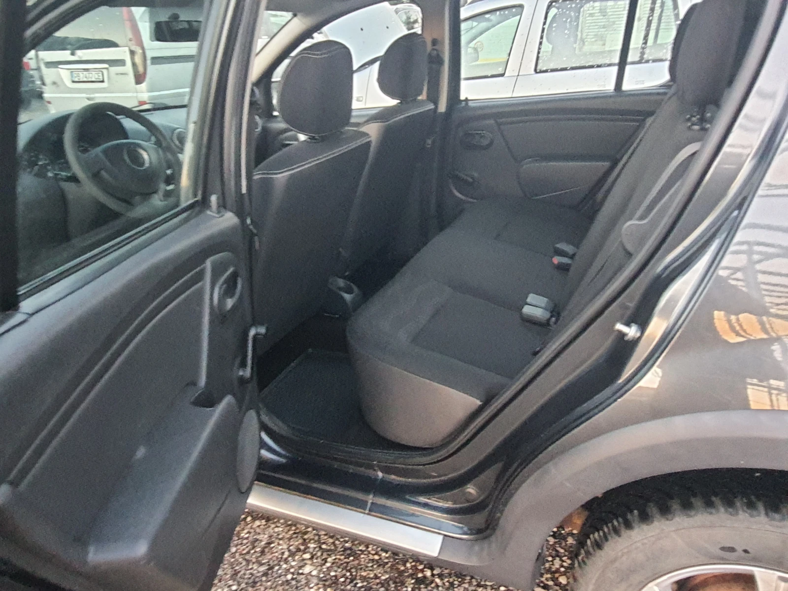 Dacia Sandero 1.6I-STEPWAY, снимка 12 - Автомобили и джипове - 55774352