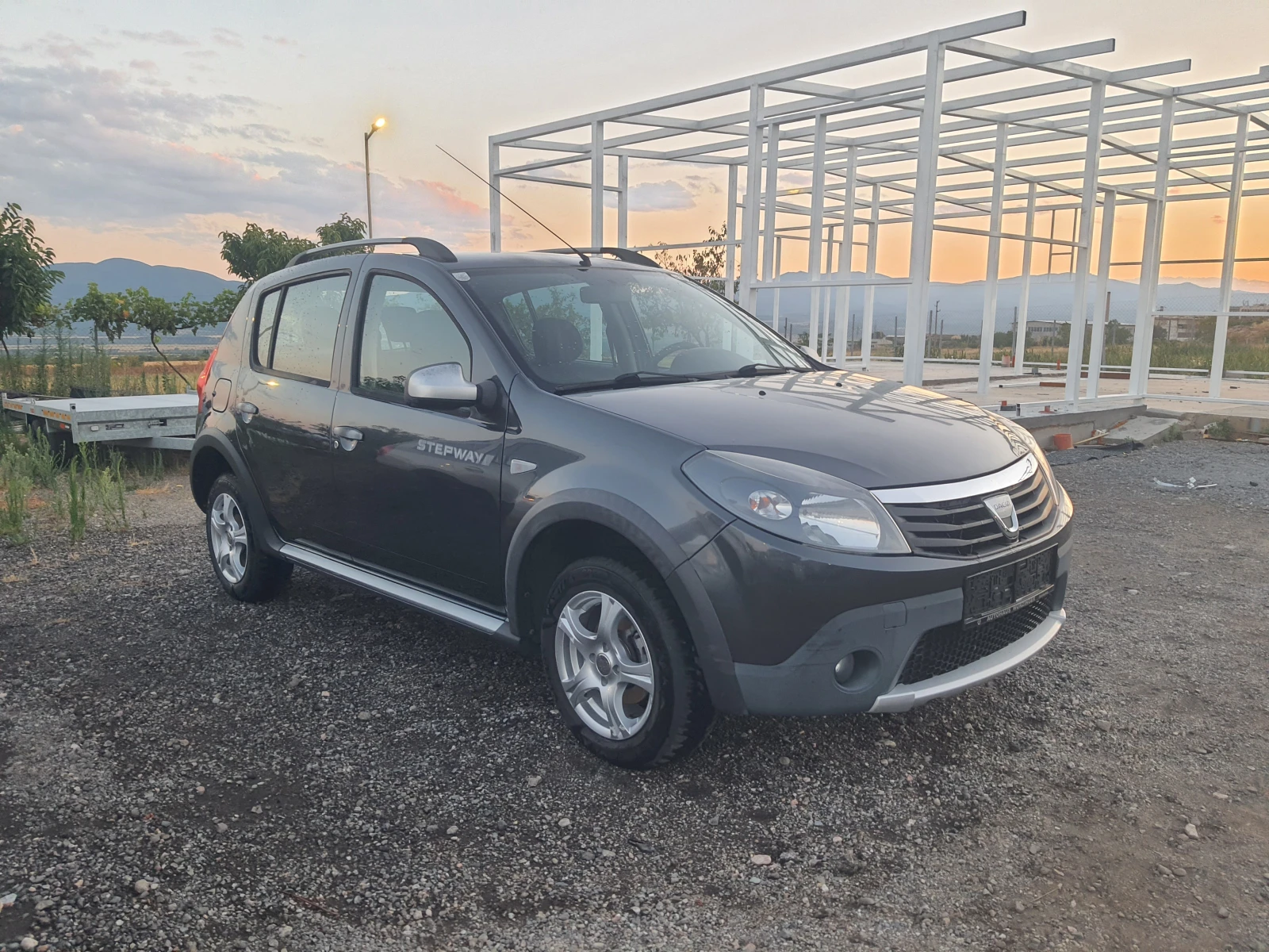 Dacia Sandero 1.6I-STEPWAY, снимка 3 - Автомобили и джипове - 55774352