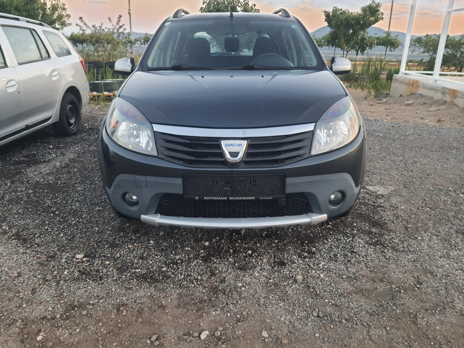 Dacia Sandero 1.6I-STEPWAY, снимка 2 - Автомобили и джипове - 55774352
