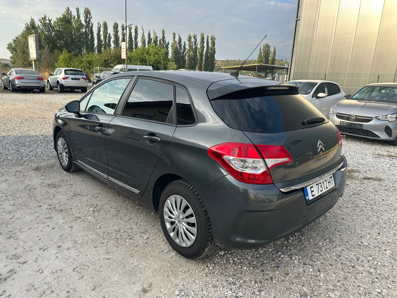 Citroen C4 1.6 HDI РЕГИСТРИРАНА , снимка 3 - Автомобили и джипове - 55959263