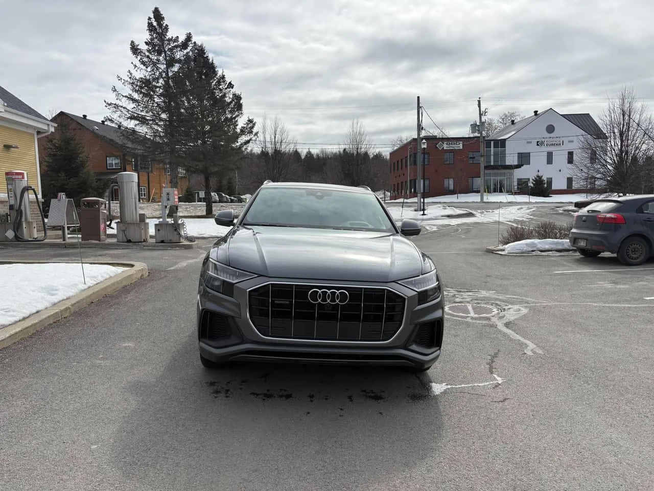 Audi Q8 Technik/CARFAX/ОБДУХВАНЕ/ПАНОРАМА/360 CAM, снимка 2 - Автомобили и джипове - 53966985