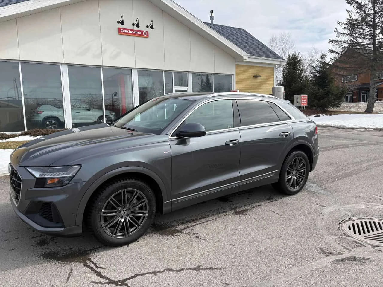 Audi Q8 Technik/CARFAX/ОБДУХВАНЕ/ПАНОРАМА/360 CAM, снимка 4 - Автомобили и джипове - 53966985