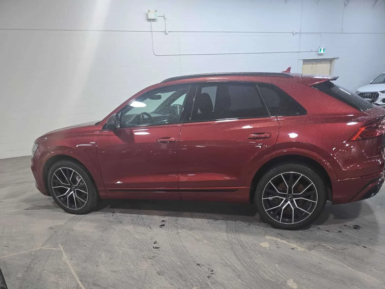 Audi Q8 Technik/B&O/ОБДУХВАНЕ/ПАНО/ ДИСТРОНИК/2 КЛЮЧА, снимка 2 - Автомобили и джипове - 54161943