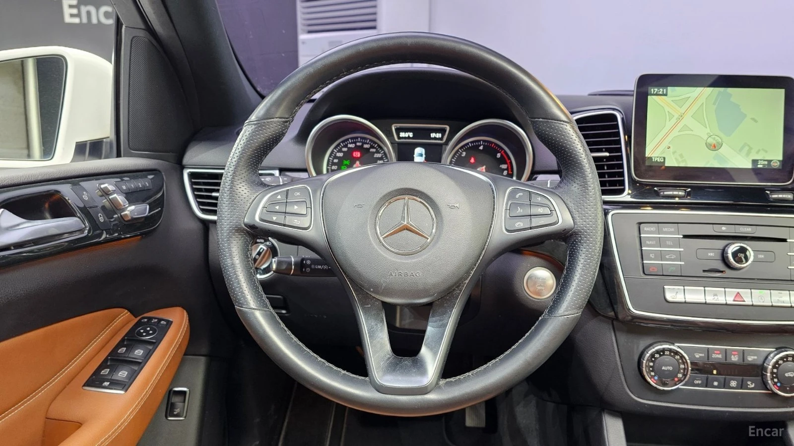 Mercedes-Benz GLE 250d 4MATIC* КОЖА* ПОДГРЕВ* НАВИ* ПАНО* , снимка 11 - Автомобили и джипове - 55596288