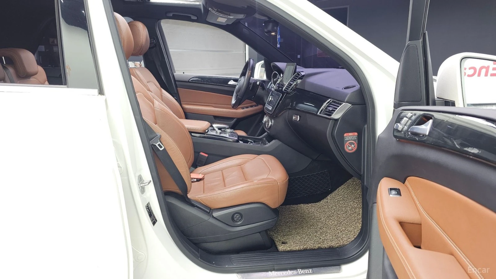 Mercedes-Benz GLE 250d 4MATIC* КОЖА* ПОДГРЕВ* НАВИ* ПАНО* , снимка 10 - Автомобили и джипове - 55596288