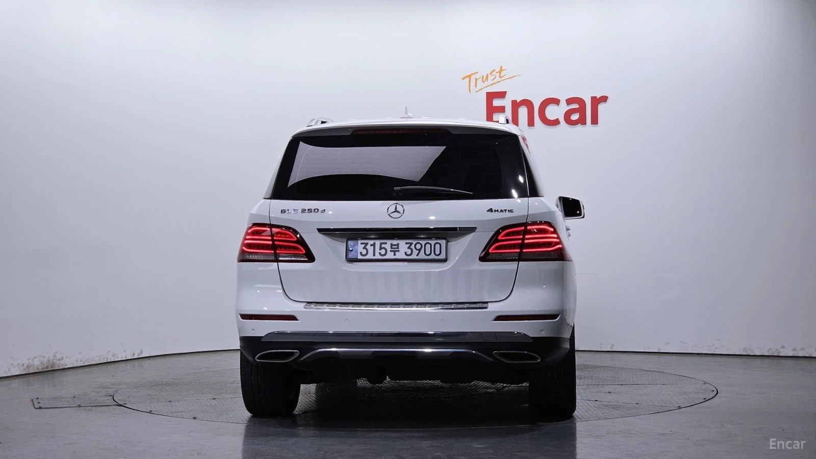 Mercedes-Benz GLE 250d 4MATIC* КОЖА* ПОДГРЕВ* НАВИ* ПАНО* , снимка 4 - Автомобили и джипове - 55596288