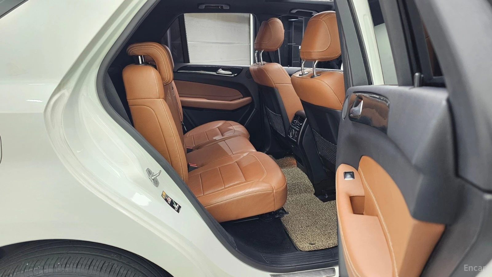 Mercedes-Benz GLE 250d 4MATIC* КОЖА* ПОДГРЕВ* НАВИ* ПАНО* , снимка 9 - Автомобили и джипове - 55596288