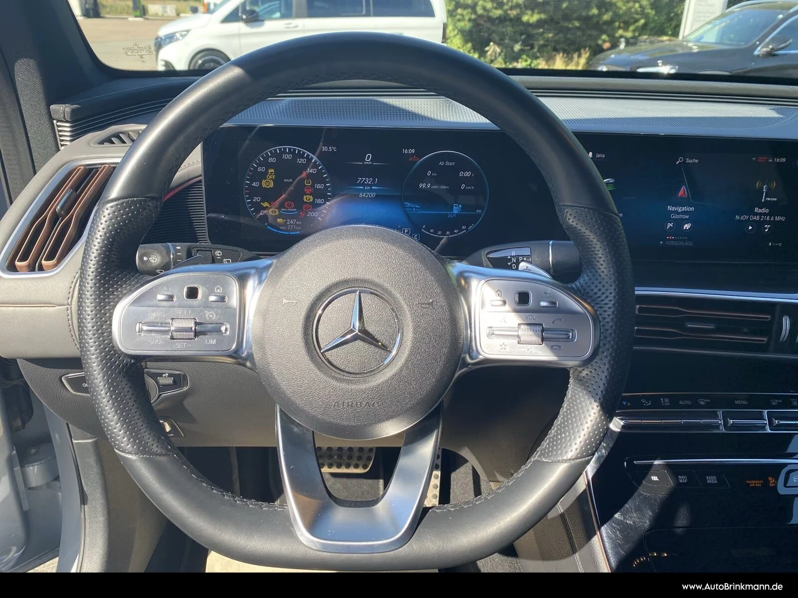 Mercedes-Benz EQC 400/408HP/4MATIC/AMG/360/879z, снимка 10 - Автомобили и джипове - 56083149