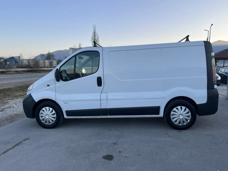 Opel Vivaro 2.5TDI 136кс EURO 4 КЛИМАТИК , снимка 6 - Бусове и автобуси - 49363812