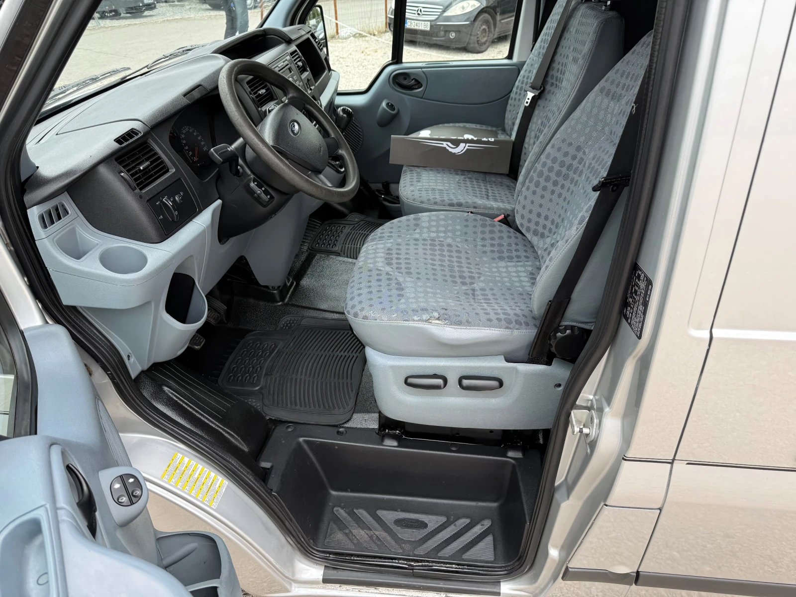 Ford Transit 2.2 TDCi 125HP * * КЛИМАТИК* * 180000КМ* *  - изображение 10