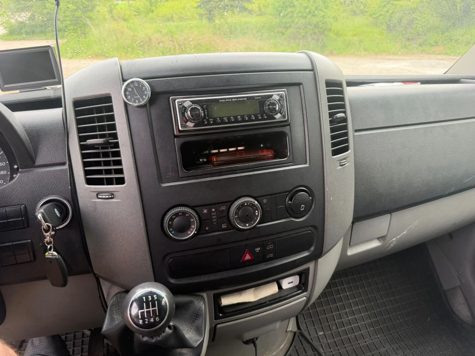 VW Crafter Товарен бус, снимка 16 - Бусове и автобуси - 55345774