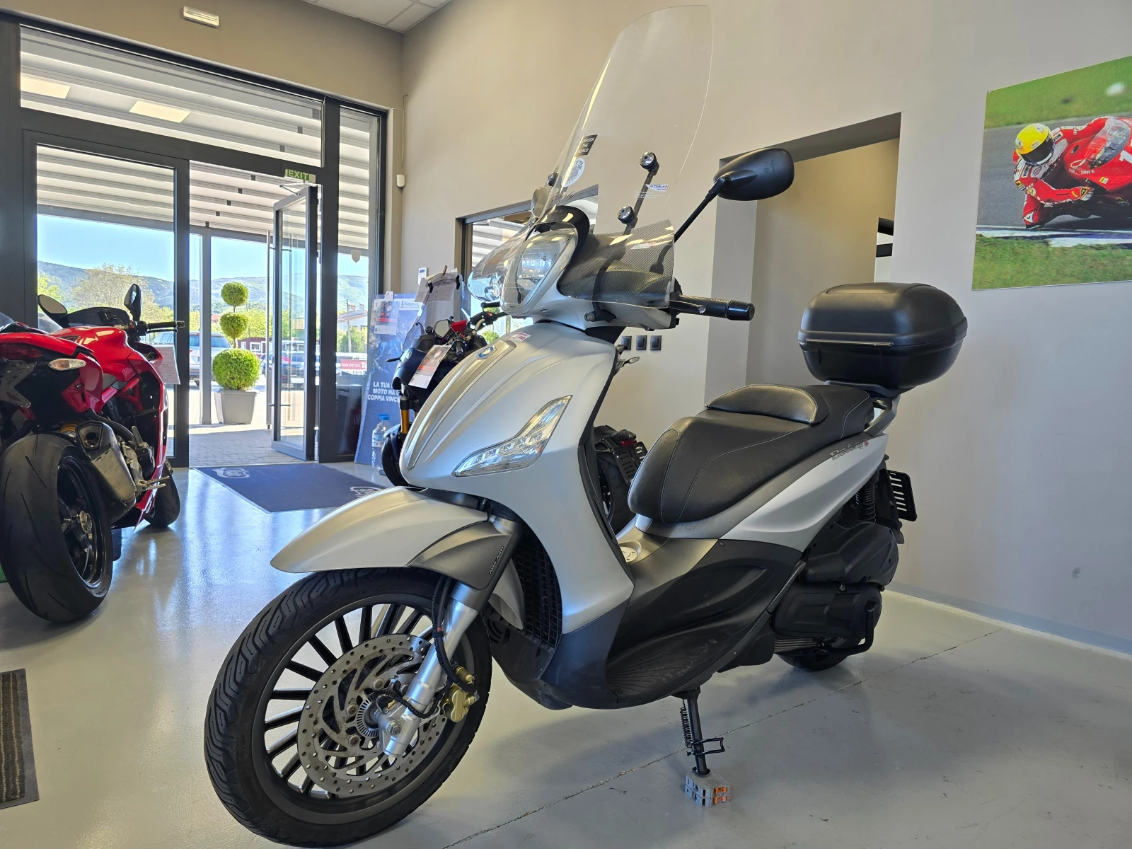 Piaggio Beverly 300ie, ABS-ASR, 2018г., снимка 7 - Мотоциклети и мототехника - 54515155
