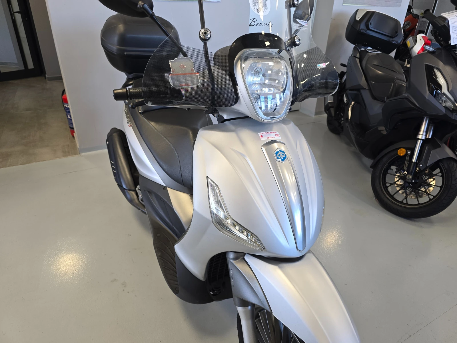 Piaggio Beverly 300ie, ABS-ASR, 2018г., снимка 9 - Мотоциклети и мототехника - 54515155