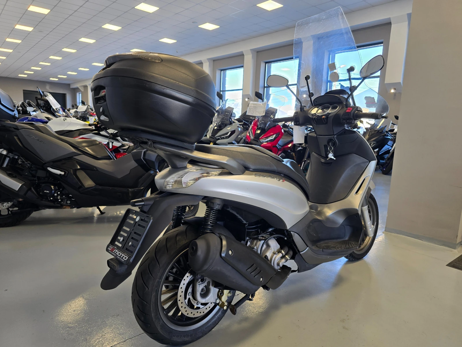 Piaggio Beverly 300ie, ABS-ASR, 2018г., снимка 4 - Мотоциклети и мототехника - 54515155