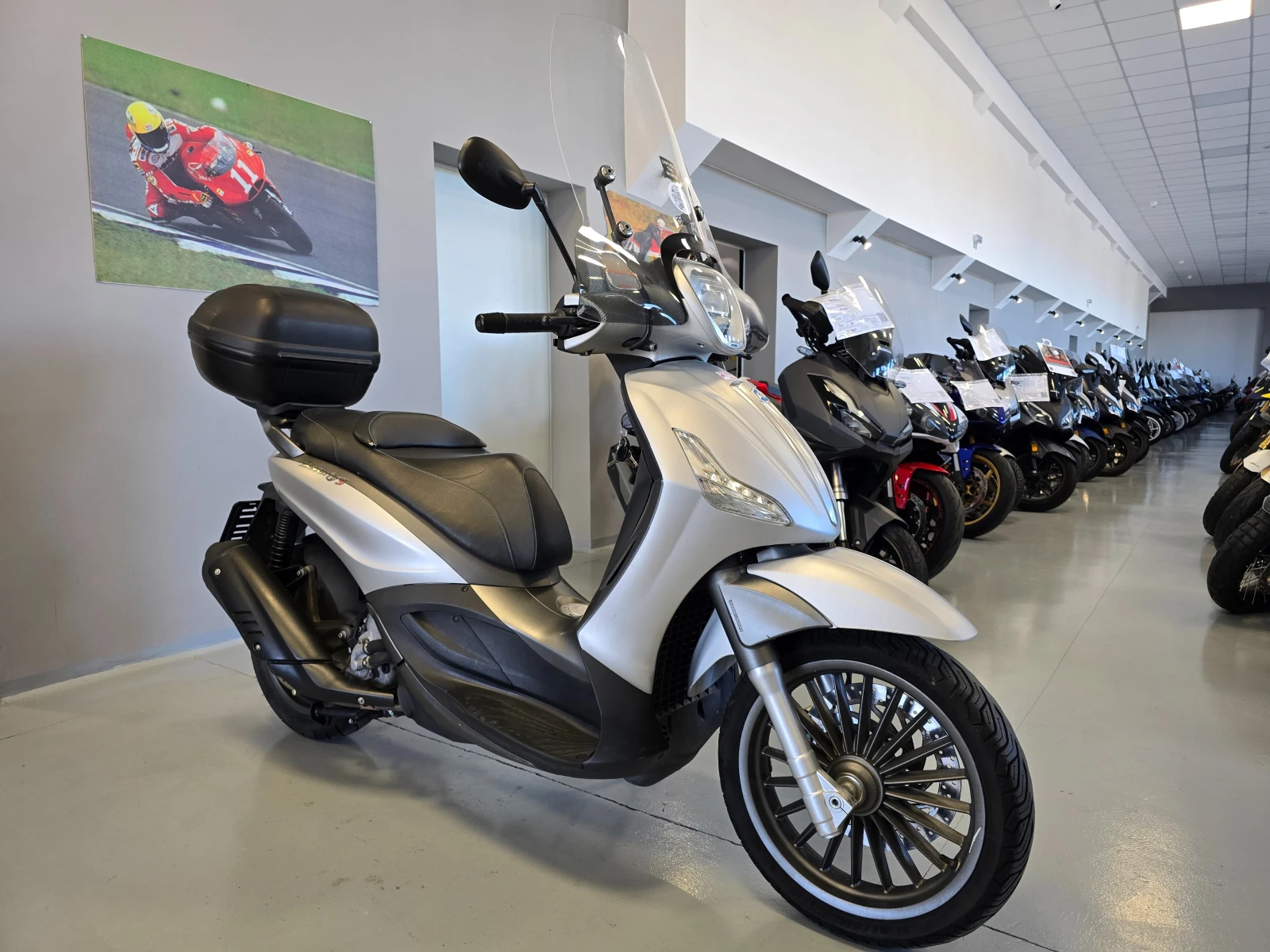 Piaggio Beverly 300ie, ABS-ASR, 2018г., снимка 2 - Мотоциклети и мототехника - 54515155