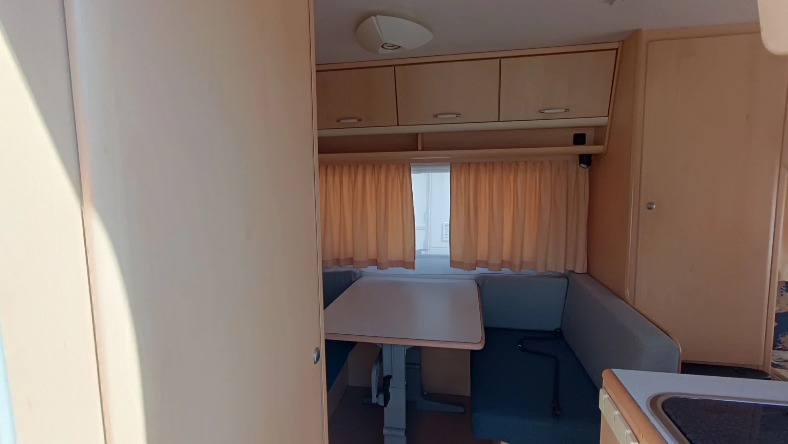 Каравана Chateau Caratt 390, снимка 4 - Каравани и кемпери - 56116504