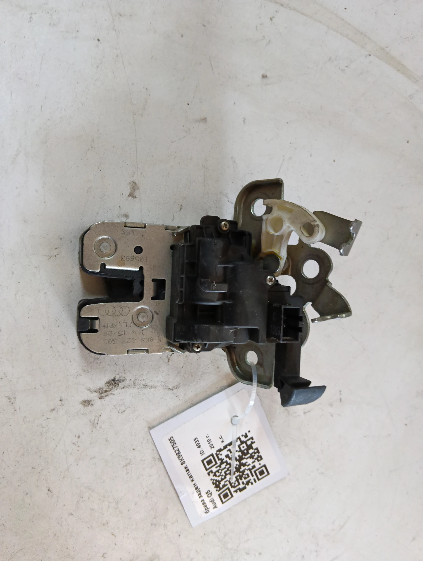 брава заден капак 8К9827505  Audi Q5
