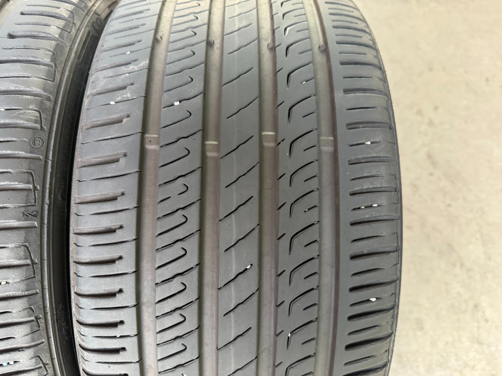 Гуми Летни 255/35R19, снимка 3 - Гуми и джанти - 55310416