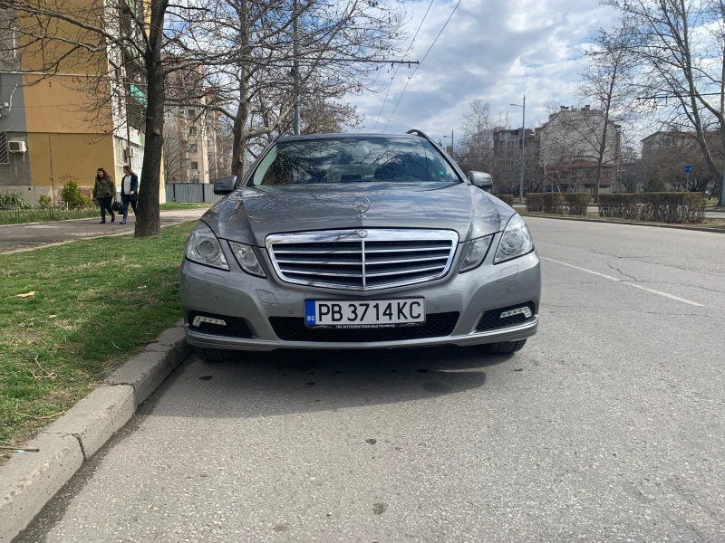 Mercedes-Benz E 220, снимка 1 - Автомобили и джипове - 48407094